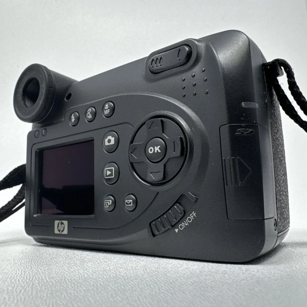 HP PhotoSmart 945 5.3MP Digital Camera 8xOptical Zoom GRLYB-0310 w/ Accessories‎
